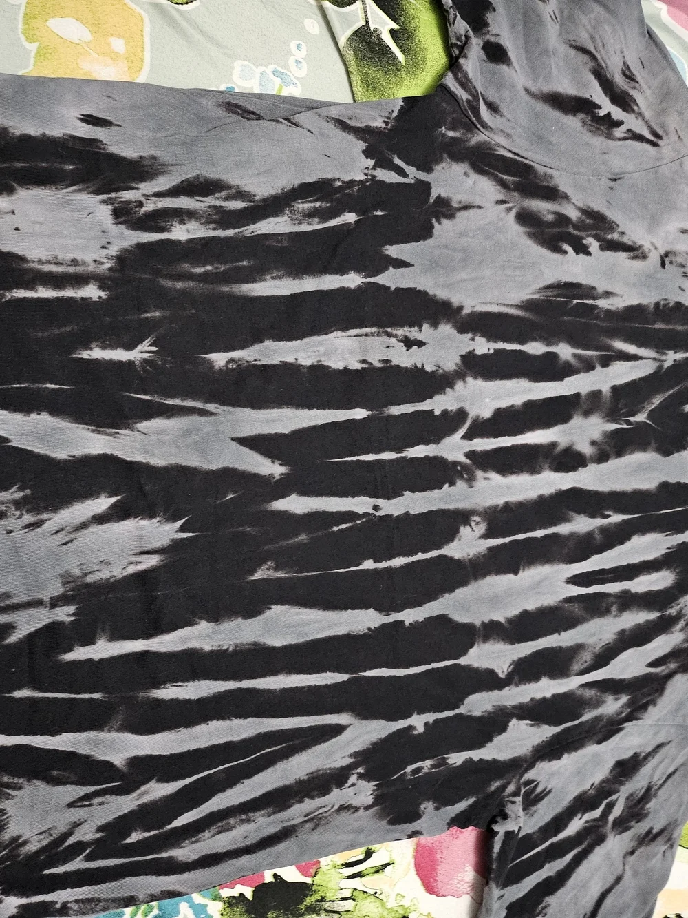 Jordan Men’s Black & Gray Tie-Dye Graphic T-Shirt